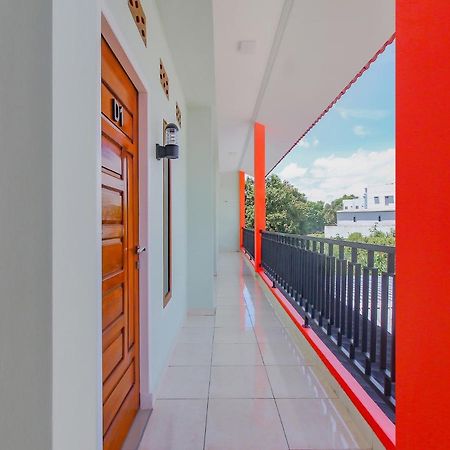 Oyo 90063 Silver Homestay Syariah Perabumulih Exterior foto