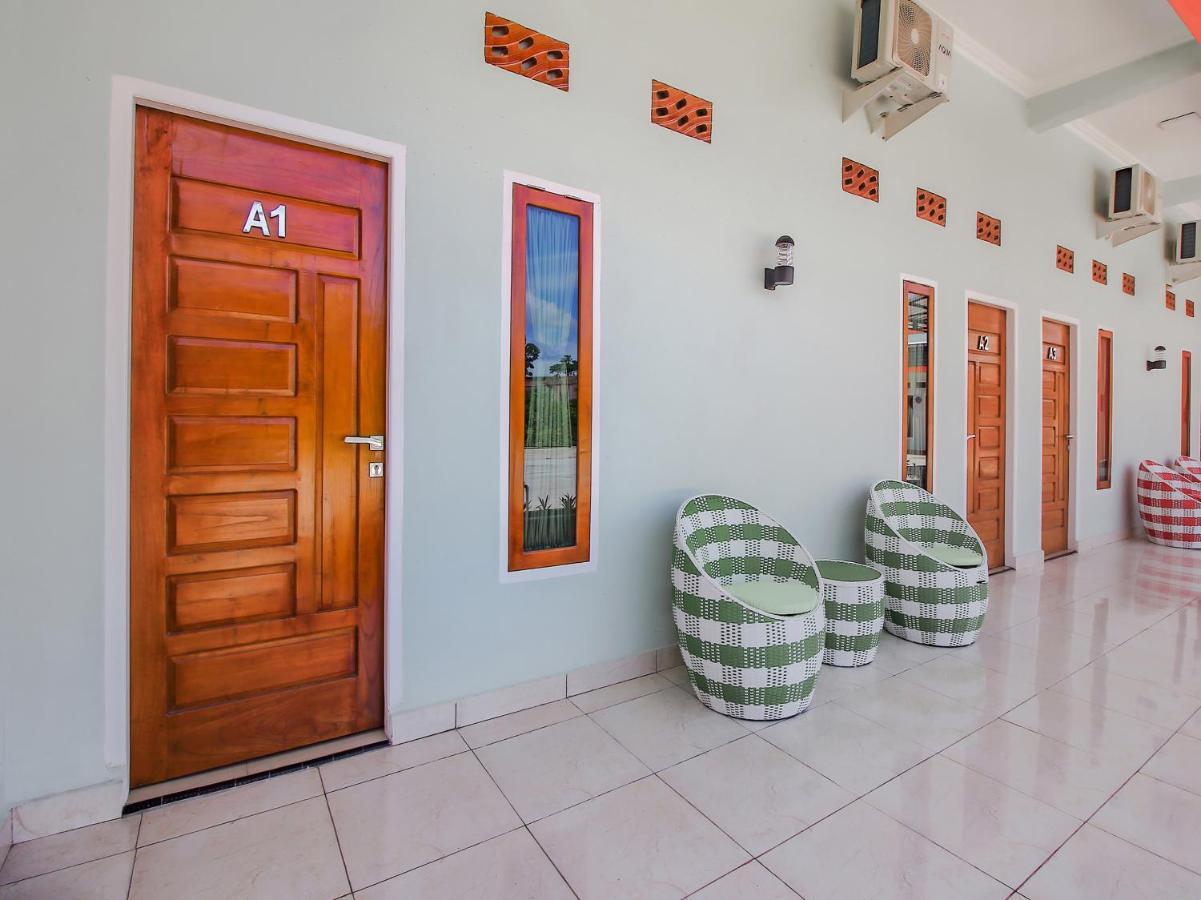Oyo 90063 Silver Homestay Syariah Perabumulih Exterior foto